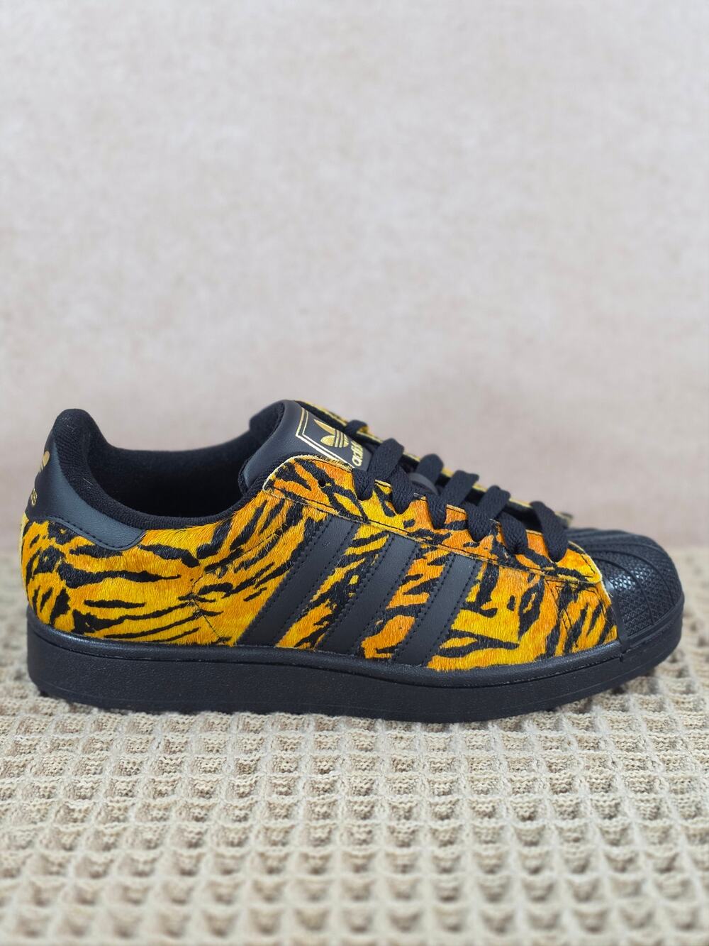 Adidas Superstar II W Women’s 9 Yellow Black Gold Tiger Print – Brand New in Box